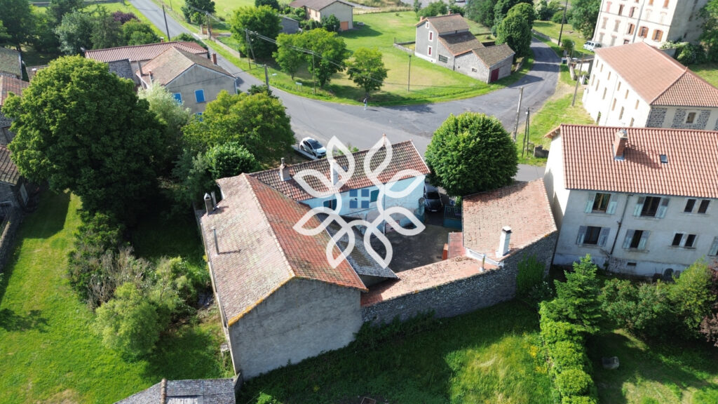 Maison avec dépendances + café/bar