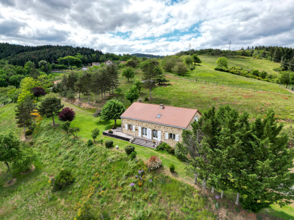Propriété avec gîte sur 28 673 m2 clos