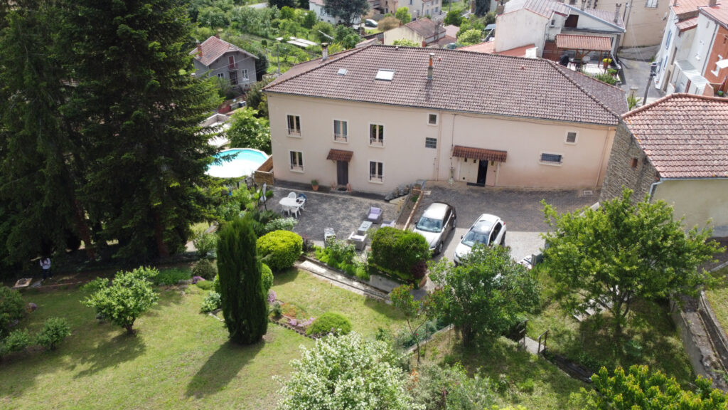 Maison familiale, piscine et dépendance