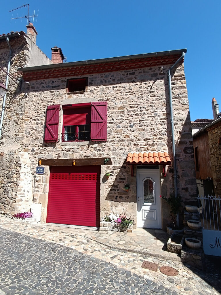 MAISON FAMILIALE   4 CHAMBRES   GRAND GARAGE   JARDIN