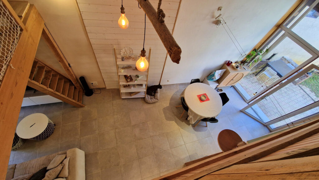 Maison de bourg avec terrasse, jardin et terrains