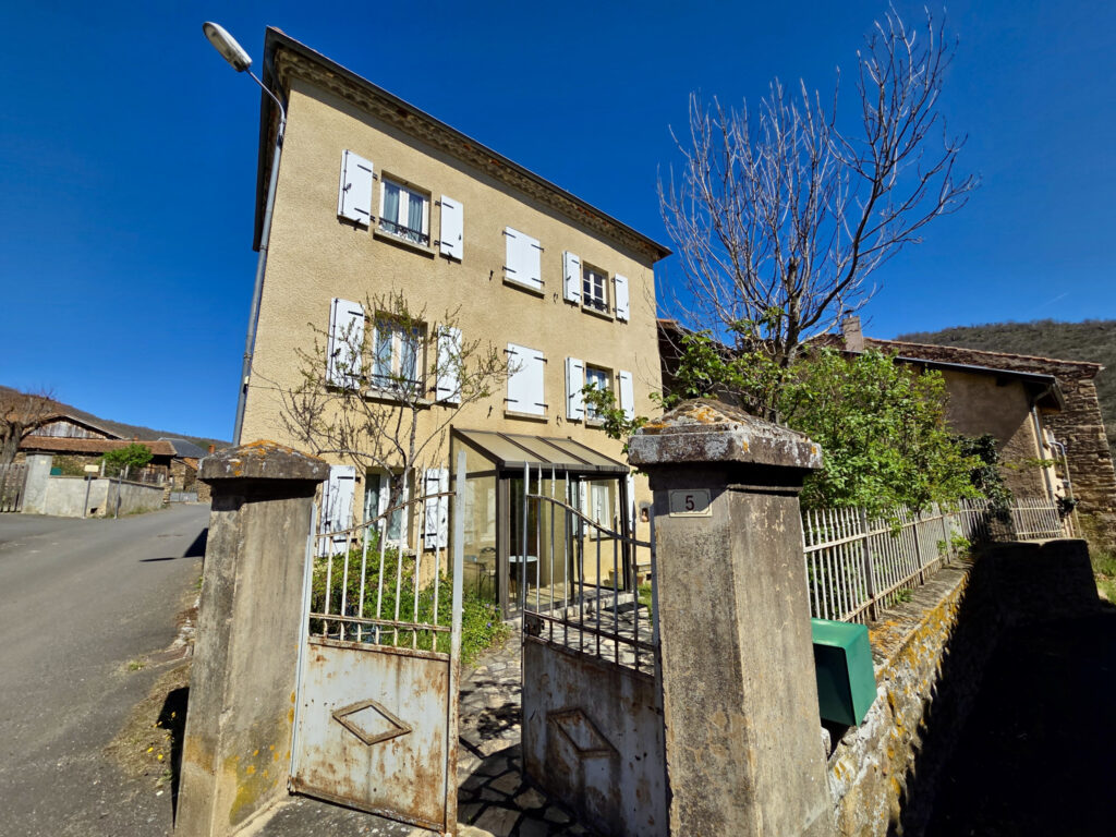 Maison de Village avec dépendances