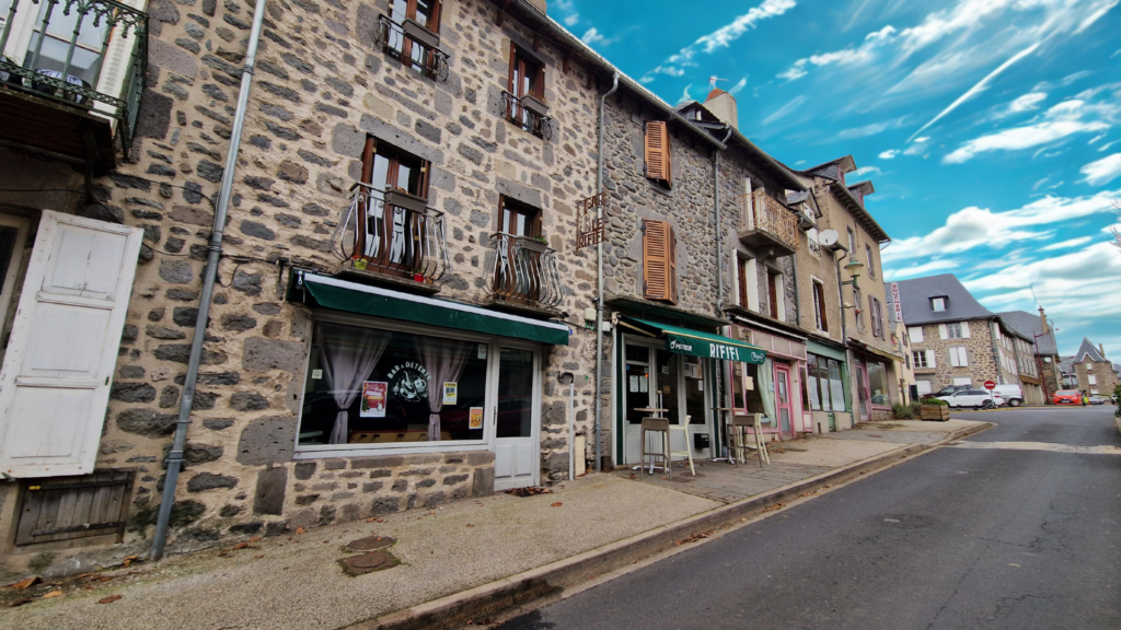 Immeuble à vendre   Allanche